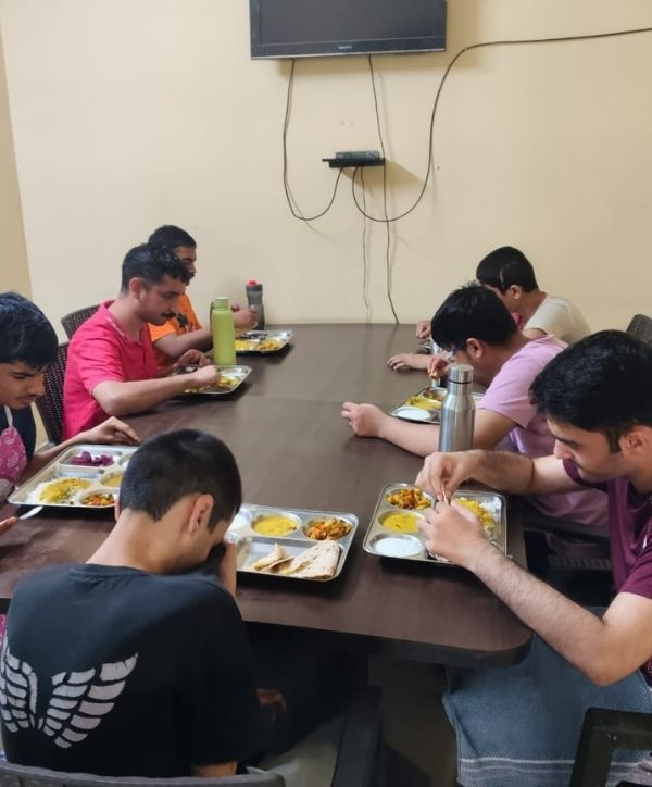 Students sharing a meal together at Nirantar Prayas